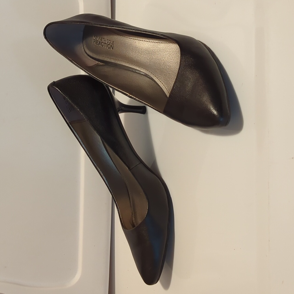 Kenneth Cole Almond Toe Kitten Heels Black